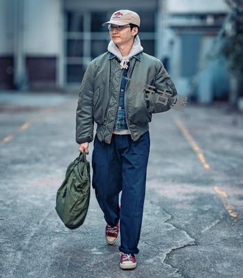 穿搭MA-1飞行服L2B男女情侣夹克B15C 搭配鉴赏新雪丽羊毛毡棉服