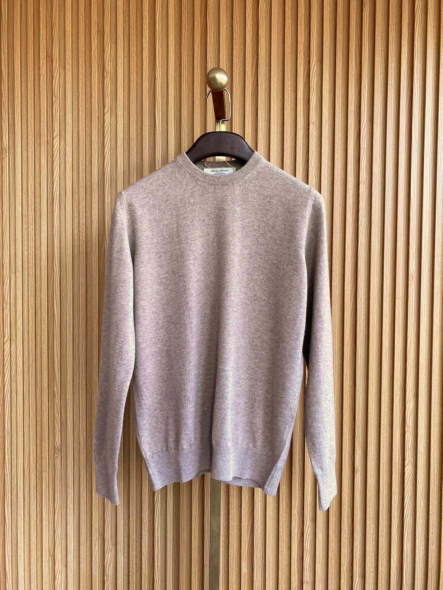 聚鹏名品 andre maurice男士燕麦色圆领羊绒衫舒适柔软打底衫冬季