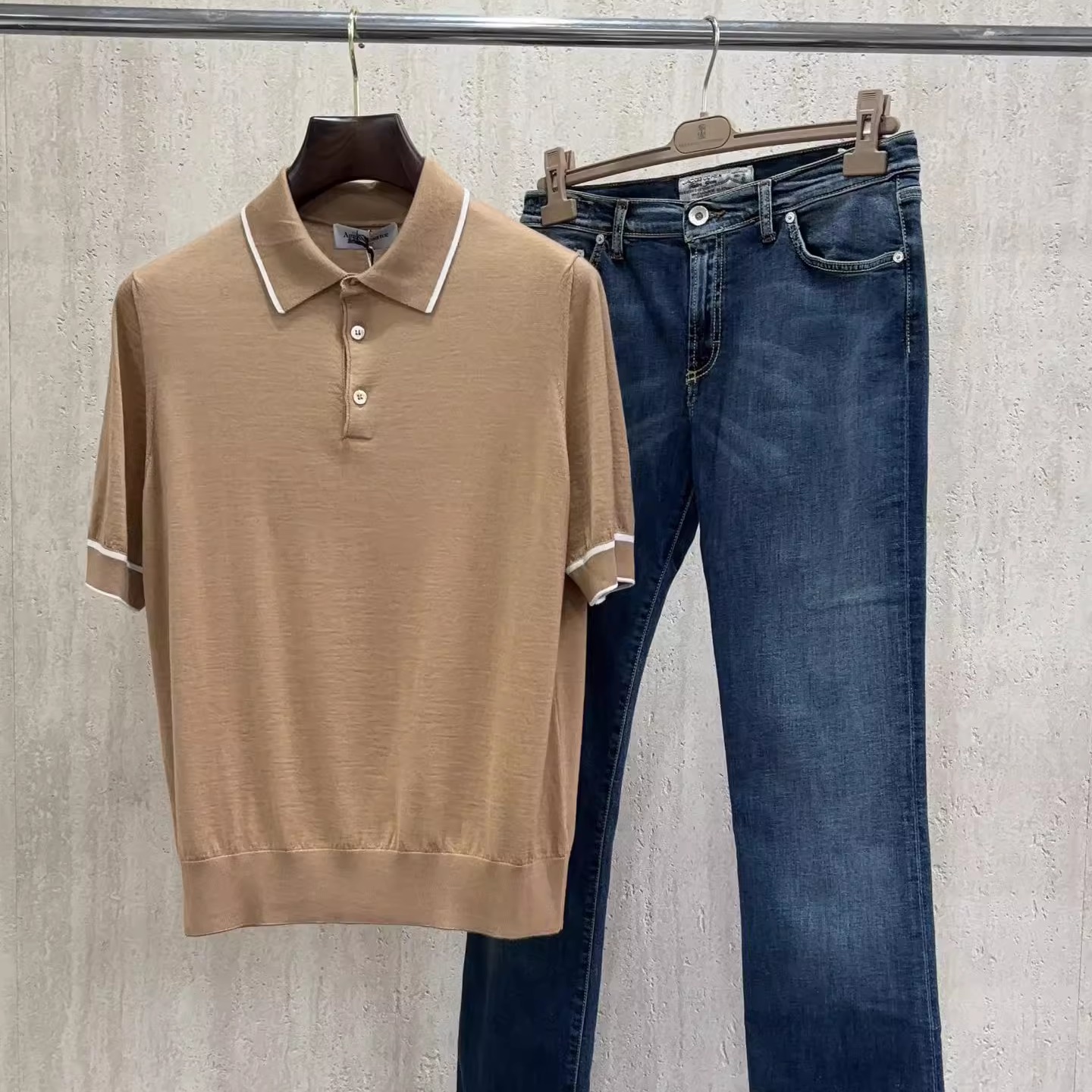 驼色白领边polo男士羊绒短袖