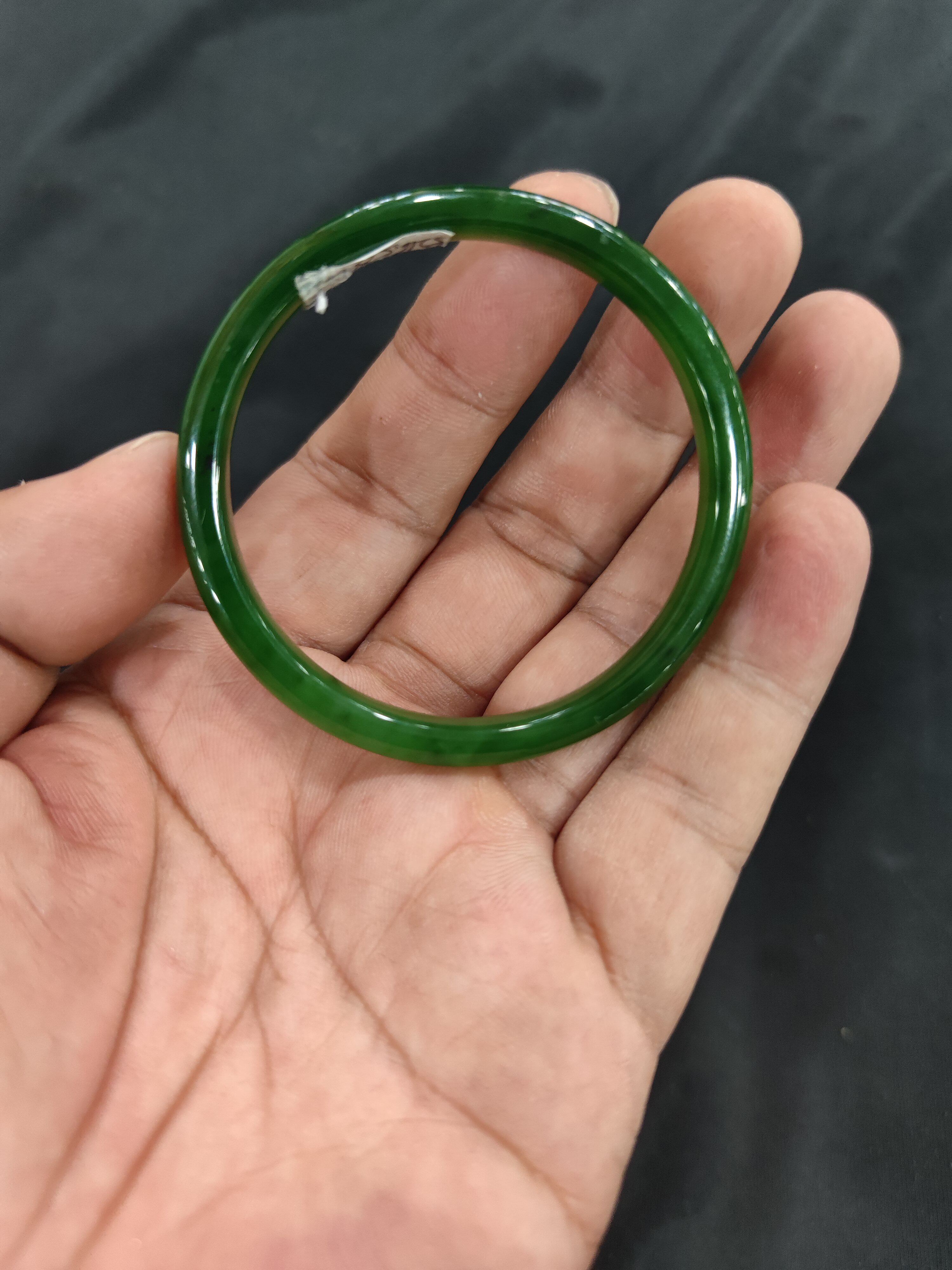 和田碧玉手镯老料菠菜绿中细条手镯无裂质地细腻52圈口