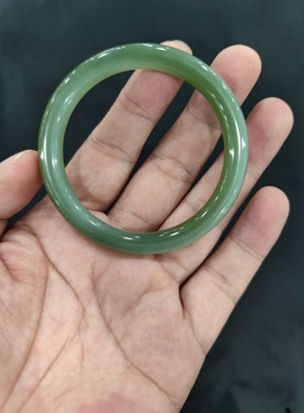 和田碧玉手镯冰底灰白猫眼高闪度中圆条手镯无裂质地干净56圈口