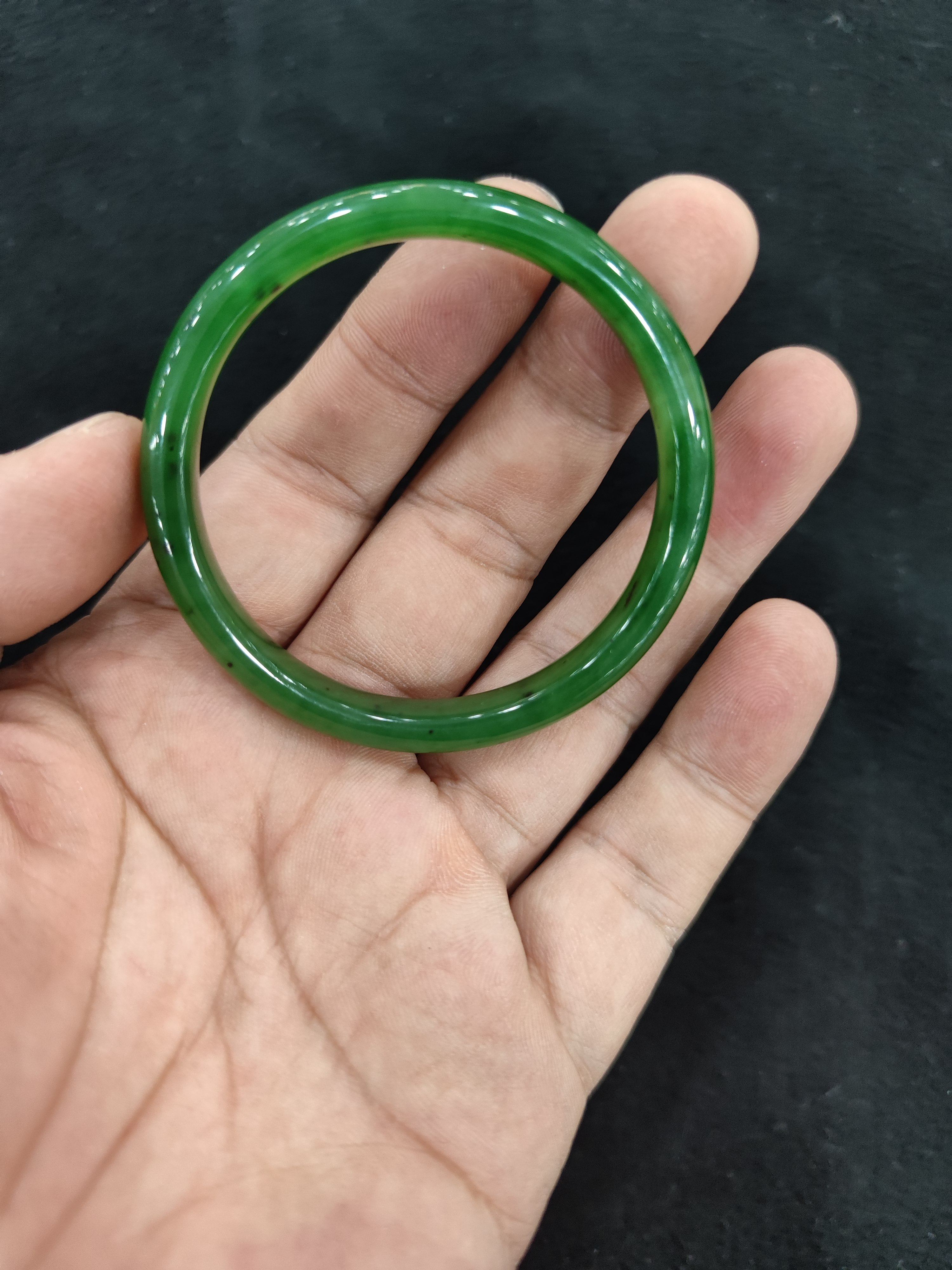 和田碧玉手镯冰底菠菜绿满绿中细条手镯无裂无纹52圈口