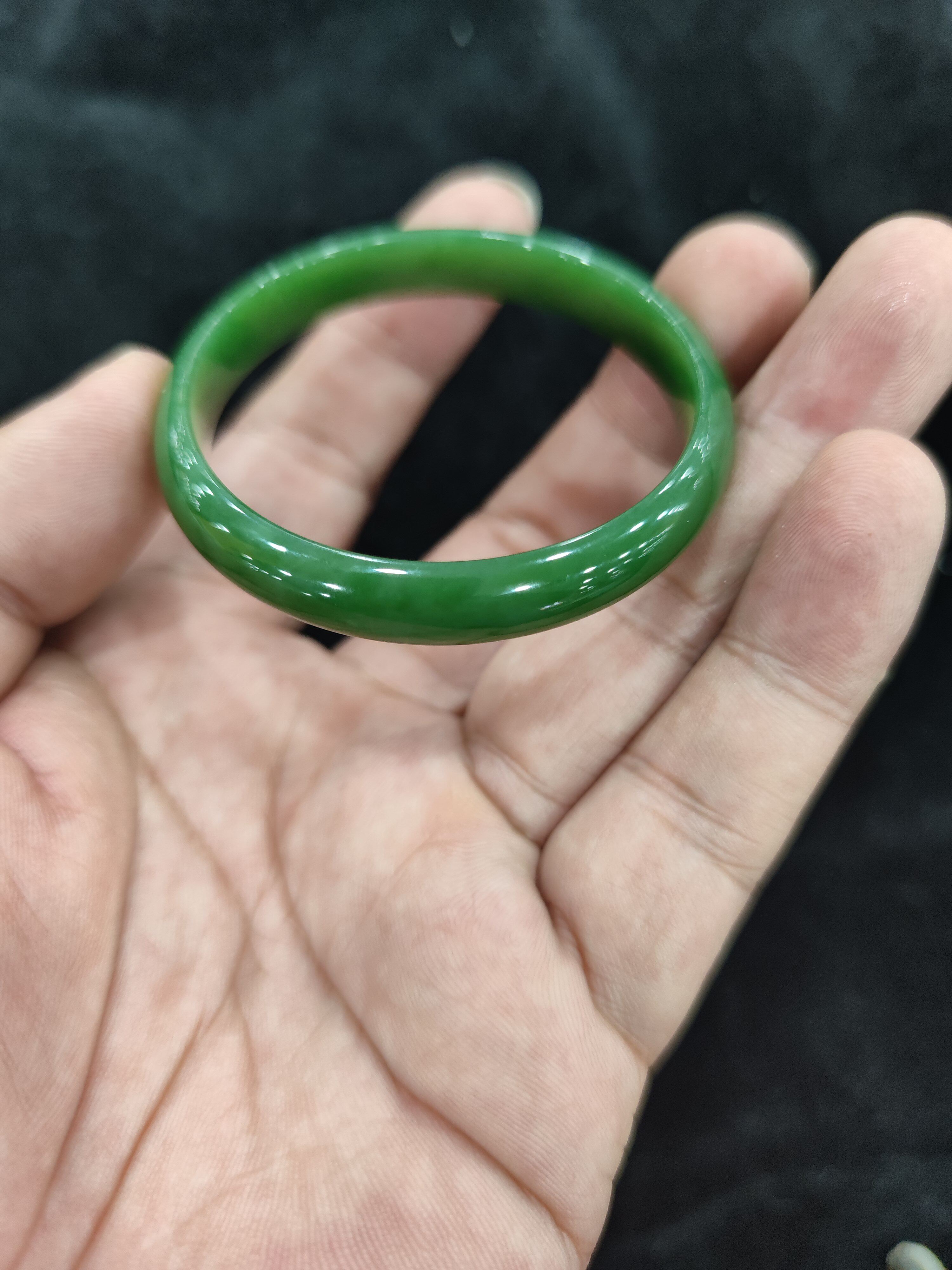 和田碧玉手镯冰底菠菜绿满绿中细条手镯无裂无纹50圈口