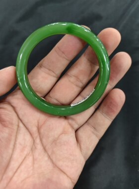 和田碧玉手镯老料辣绿中条手镯无裂质地细腻55圈口高档碧玉手镯