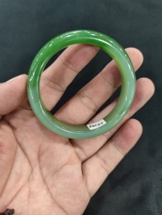 和田碧玉手镯冰底阳绿白加绿美人条绿手镯无裂质地细腻54圈口