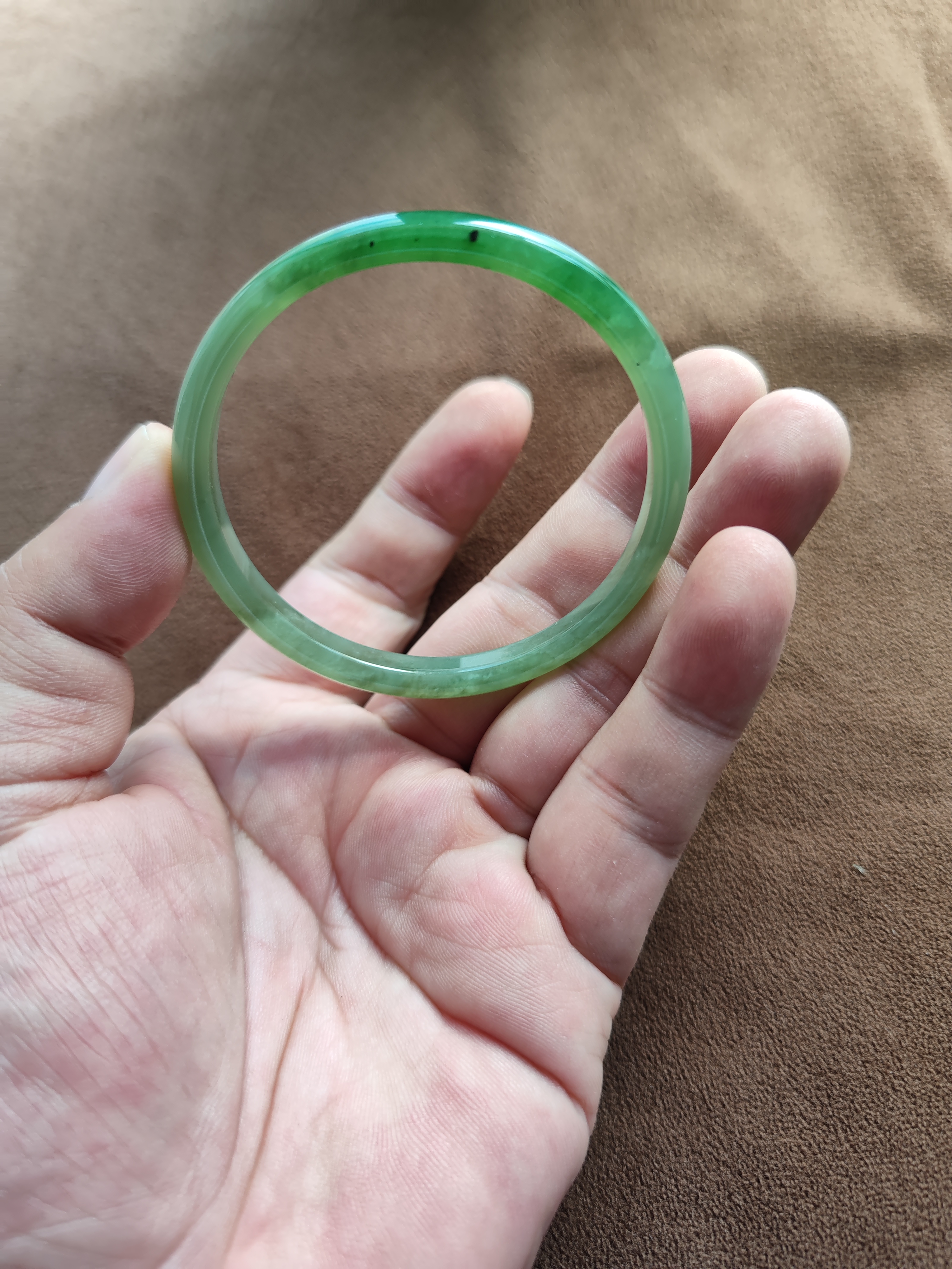 和田碧玉手镯冰底阳绿白加绿中细条手镯无裂无纹有微水线59圈口