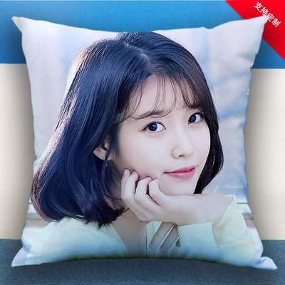 李知恩海报写真靠枕头
