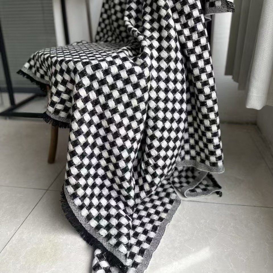 2025年厚款男女居家羊毛羊绒棋盘格毯子沙发盖毯大披风保暖大披肩