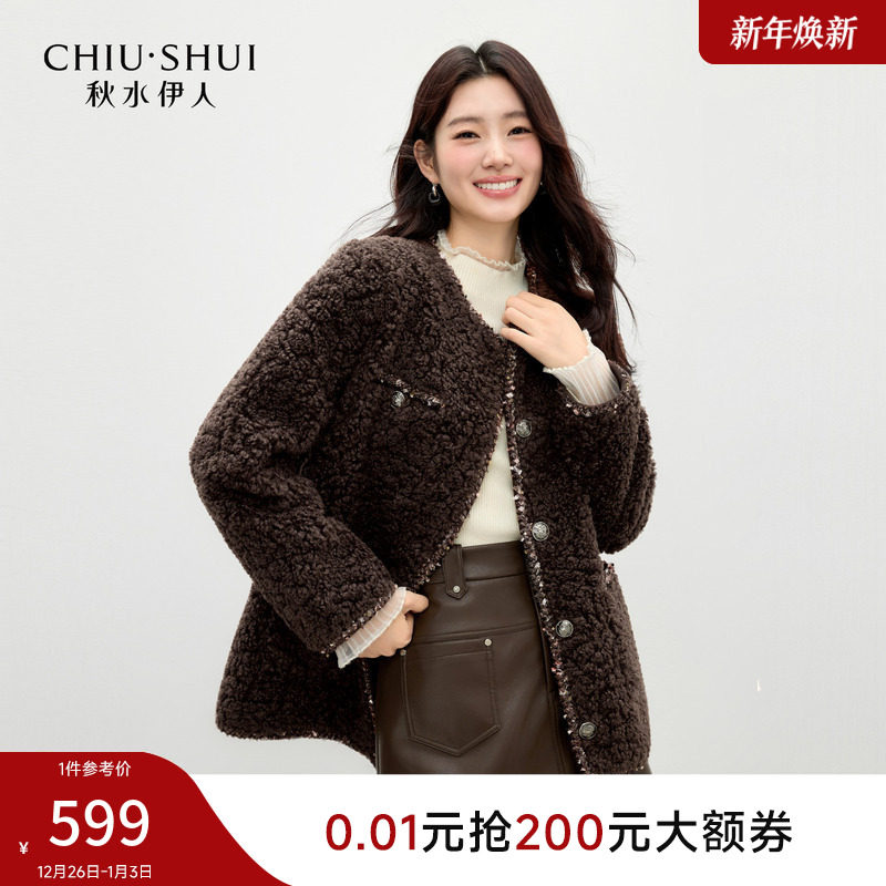 圆领开衫 纽扣的设计 质感镶边