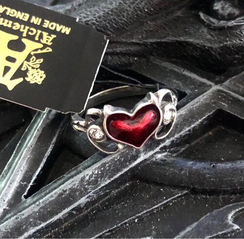 英国A牌小桃心哥特摇滚戒指