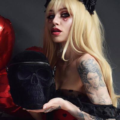 暗黑风骷髅丝绒立体挎包