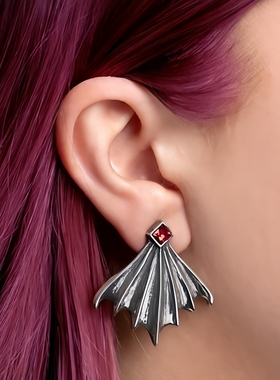 Alchemy Gothic E484 NIGHTTIME“夜间”红色水晶镶嵌蝙蝠翼耳环