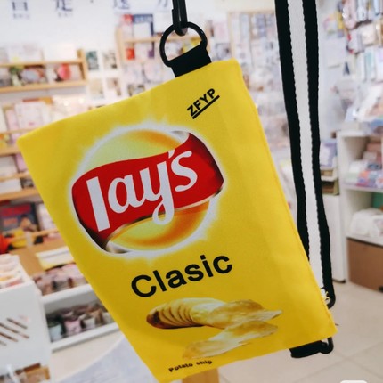 外单潮牌个性搞怪小包包女包个性潮创意薯片抽象风单肩斜挎包R52