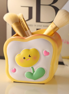 奶油风花朵面包可爱笔筒学生桌面