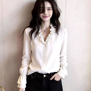 早春新款今年流行漂亮百搭小衬衣设计感白色木耳边V领长袖衬衫女