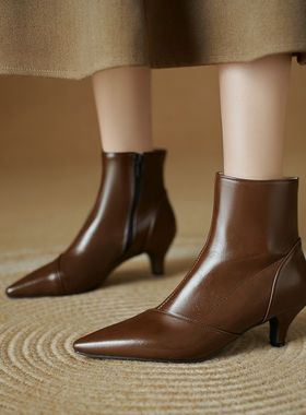 秋冬小皮靴短筒鞋细跟中跟短靴女棕色米白色靴子大码小码女靴PCSA