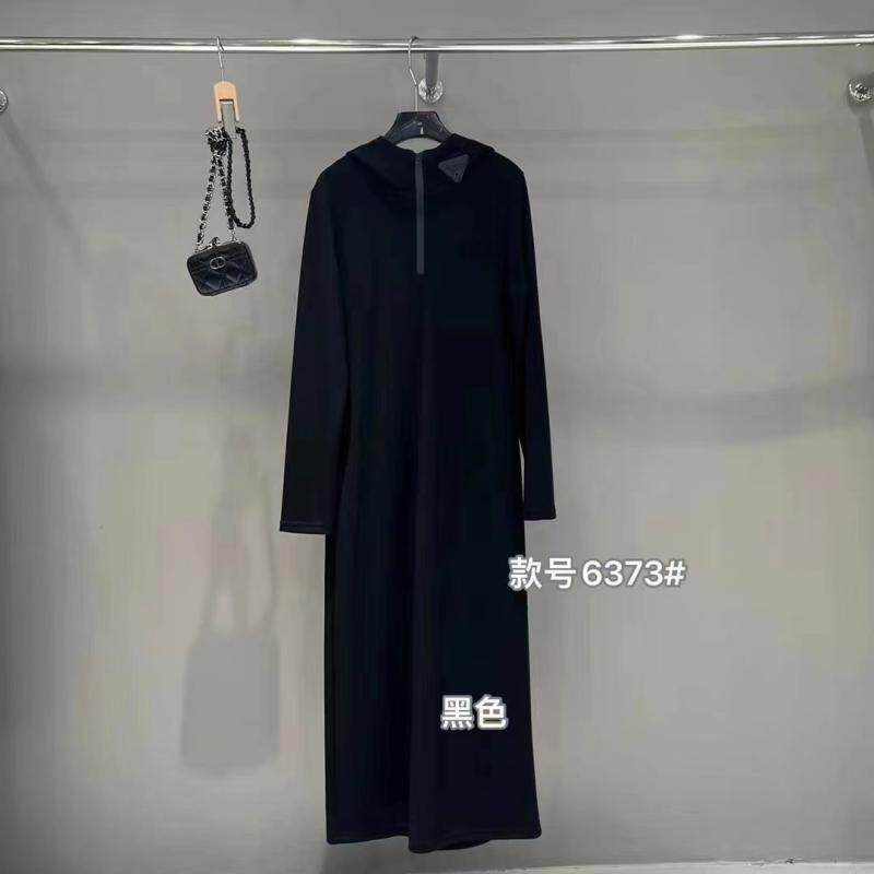 潇xiao家一穿到底裙子2025秋冬新款韩版显瘦连帽针织连衣气质长裙