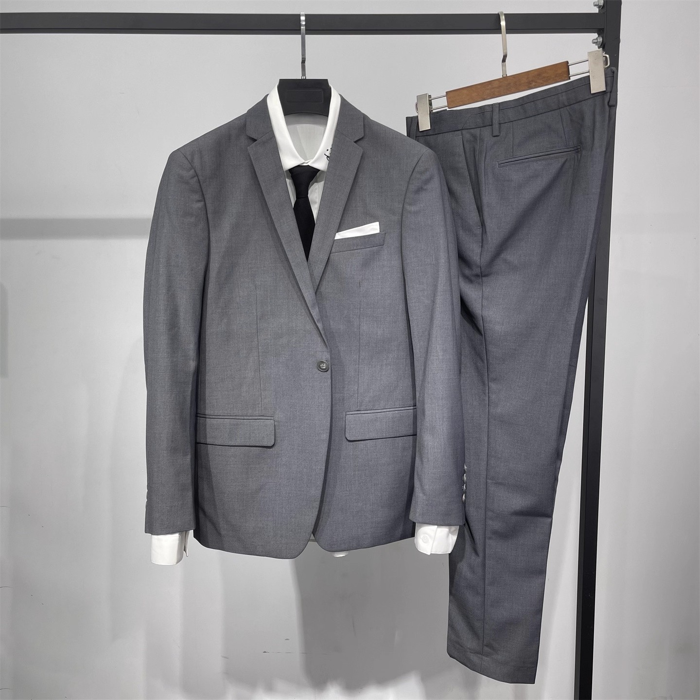 高端意式灰色西装套装男轻商务修身通勤小西装新郎结婚礼休闲西服