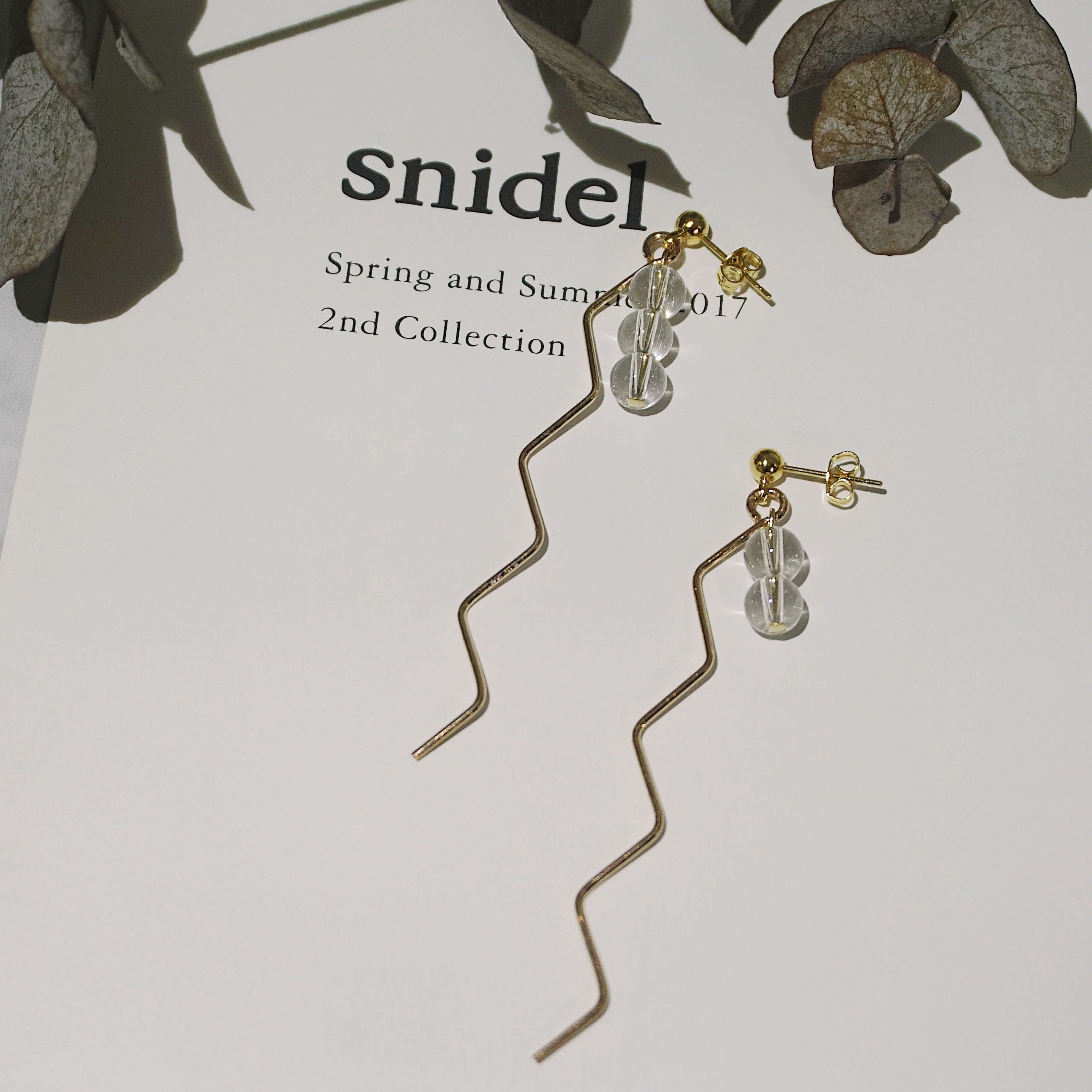 【Pussy Cat】彎折 幾何不對稱 透明水晶簡約原創設計感耳釘925銀在類目 飾品/流行首飾/時尚飾品新, 耳飾, 耳環中 - 來自Buy2taobao.com提供專業的淘寶代購服務