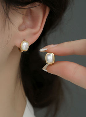 巴黎【设计师】时尚方块耳扣气质耳环2026新款爆款高级感耳饰女