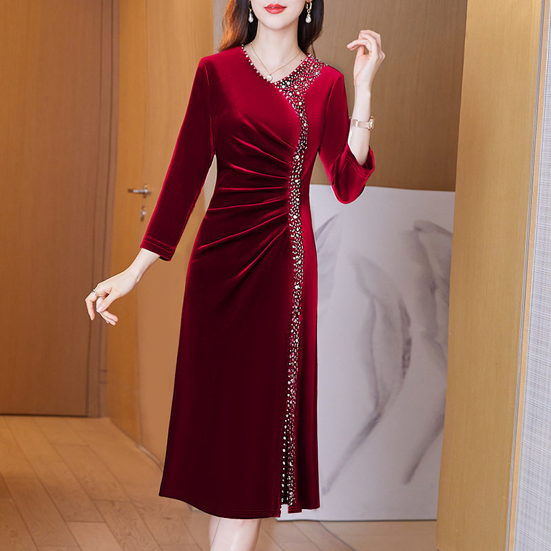 潮唯品会特卖清仓特价处理断码女装长袖连衣裙品牌正品春秋新款