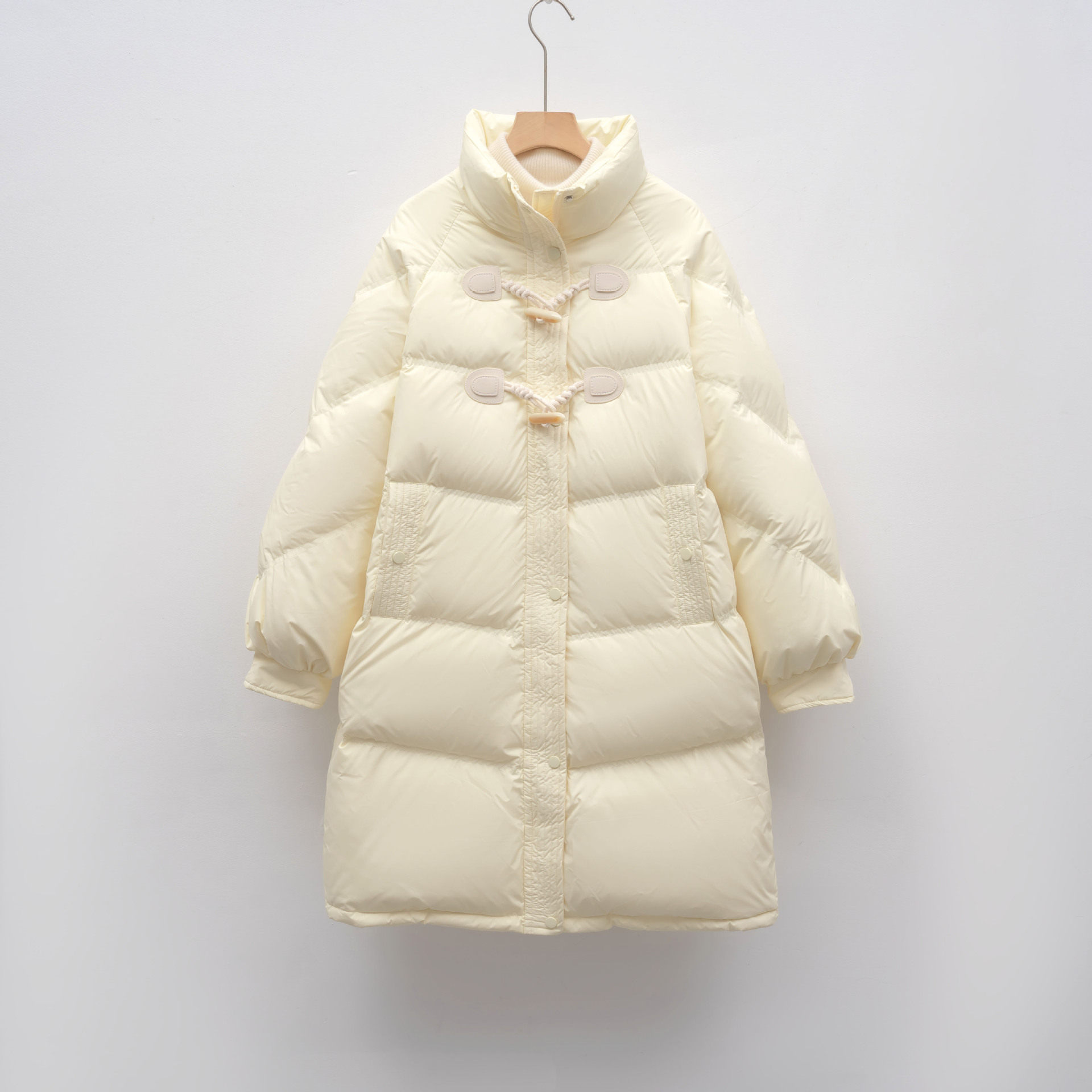 唯品会特卖断码清仓特价处理加厚白鸭绒羽绒服女装品牌正品春秋冬