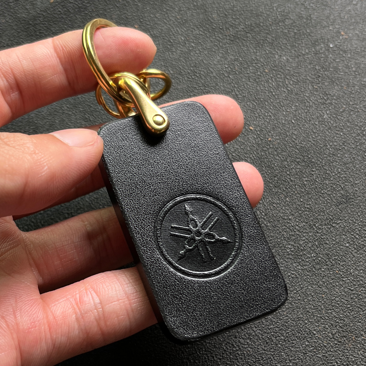 适用雅马哈摩托车XJ6 FZ6 FZ1 FZ8 R1 R6 机车钥匙扣真皮牛皮挂件