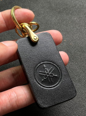 适用雅马哈摩托车XJ6 FZ6 FZ1 FZ8 R1 R6 机车钥匙扣真皮牛皮挂件