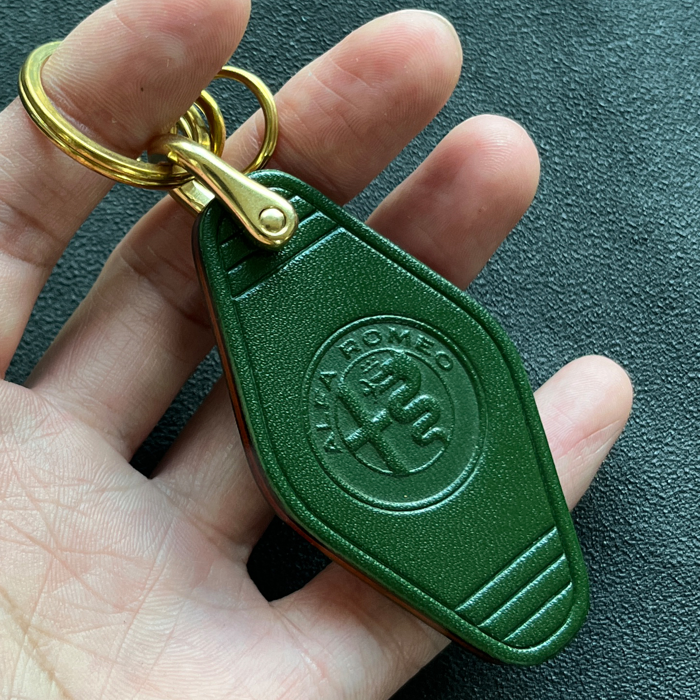 适用阿尔法罗密欧钥匙扣挂件定制