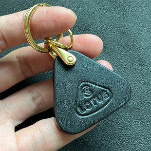适用路特斯莲花Eletre Emeya Emira汽车钥匙扣牛皮挂件皮牌 定制