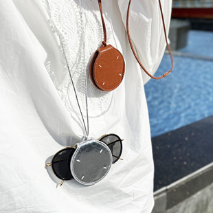 头层牛皮挂脖眼镜包时髦便捷磁吸墨镜收纳夹真皮包包挂件衣服配饰