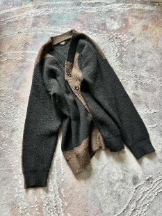 undercover 拼接V领羊毛毛衣错综几何图案纽扣开衫经典日潮上衣