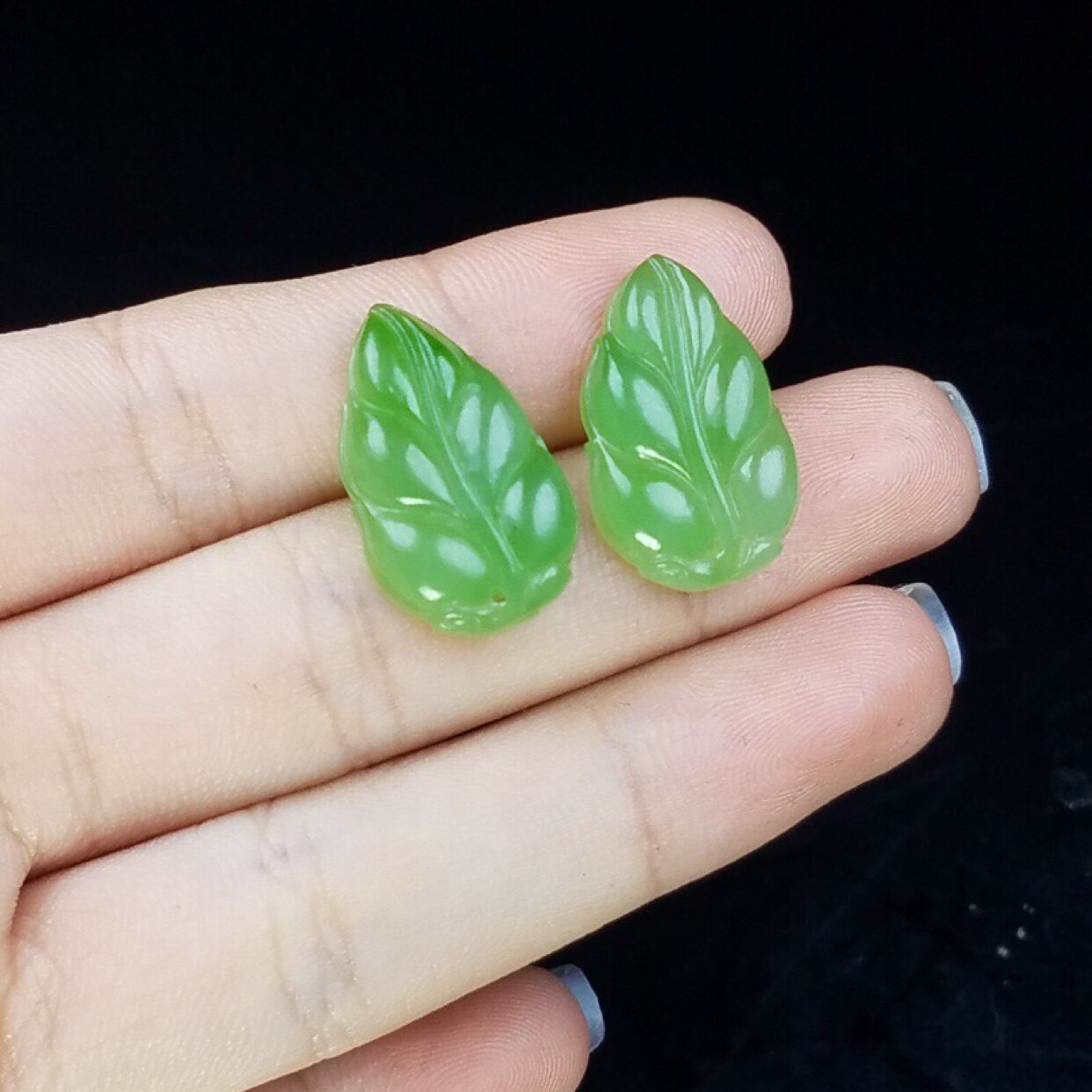 叶子碧玉新款纯天然俄料和田玉苹果绿 吊坠女款带证书颈饰山流水