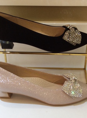 哈森HARSON正品2025新款春秋季中跟尖头水钻蝴蝶结女单鞋HS257918