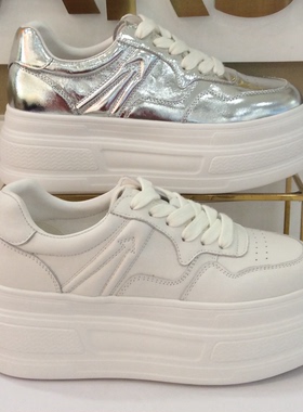 哈森HARSON正品2025春秋新款平厚底系带休闲打孔女板鞋HCS260601