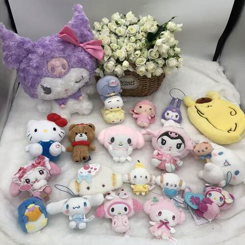 现货三丽鸥HelloKitty毛绒挂件