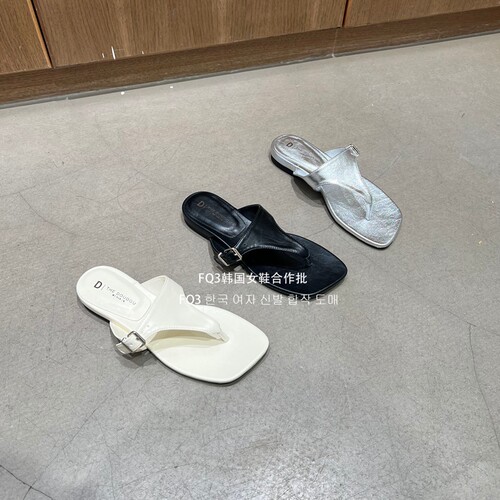 FQ3实拍 DOUDOU韩系皮带扣夹趾拖鞋女2026夏复古小众简约平底凉拖