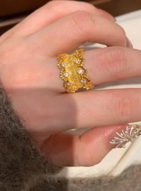 小红书爆款点钻雕金蕾丝花边戒指女新款时尚轻奢超闪开口可调节女