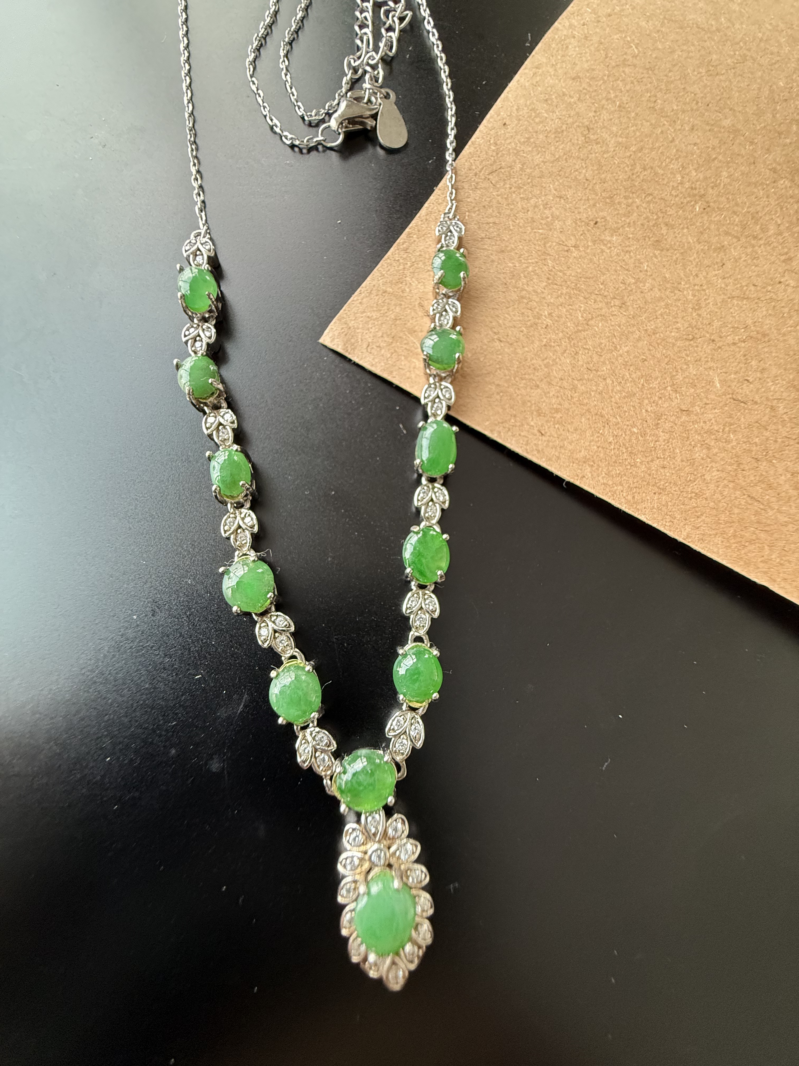 缅甸翡翠A货冰种辣绿蛋面吊坠925银镶嵌证书玉石珠宝女款项链