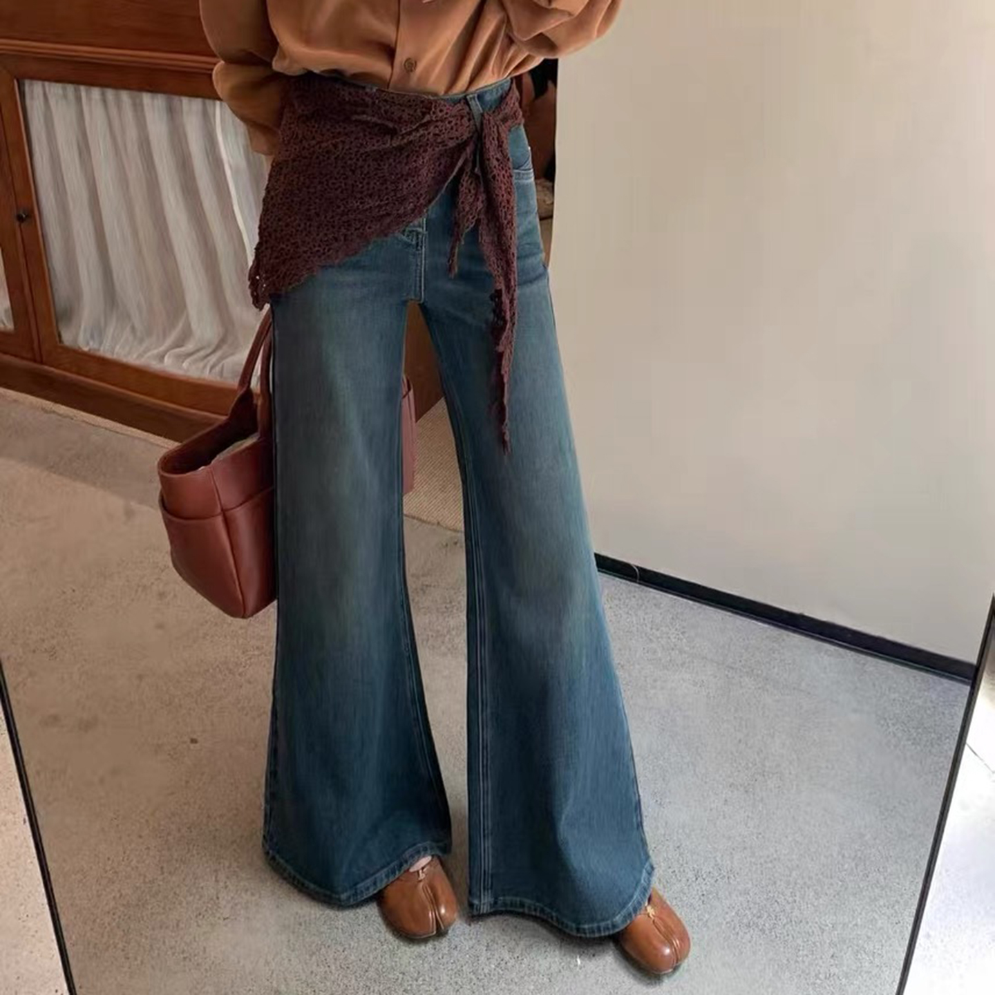 秋季高腰不贴腿直筒微喇牛仔裤女