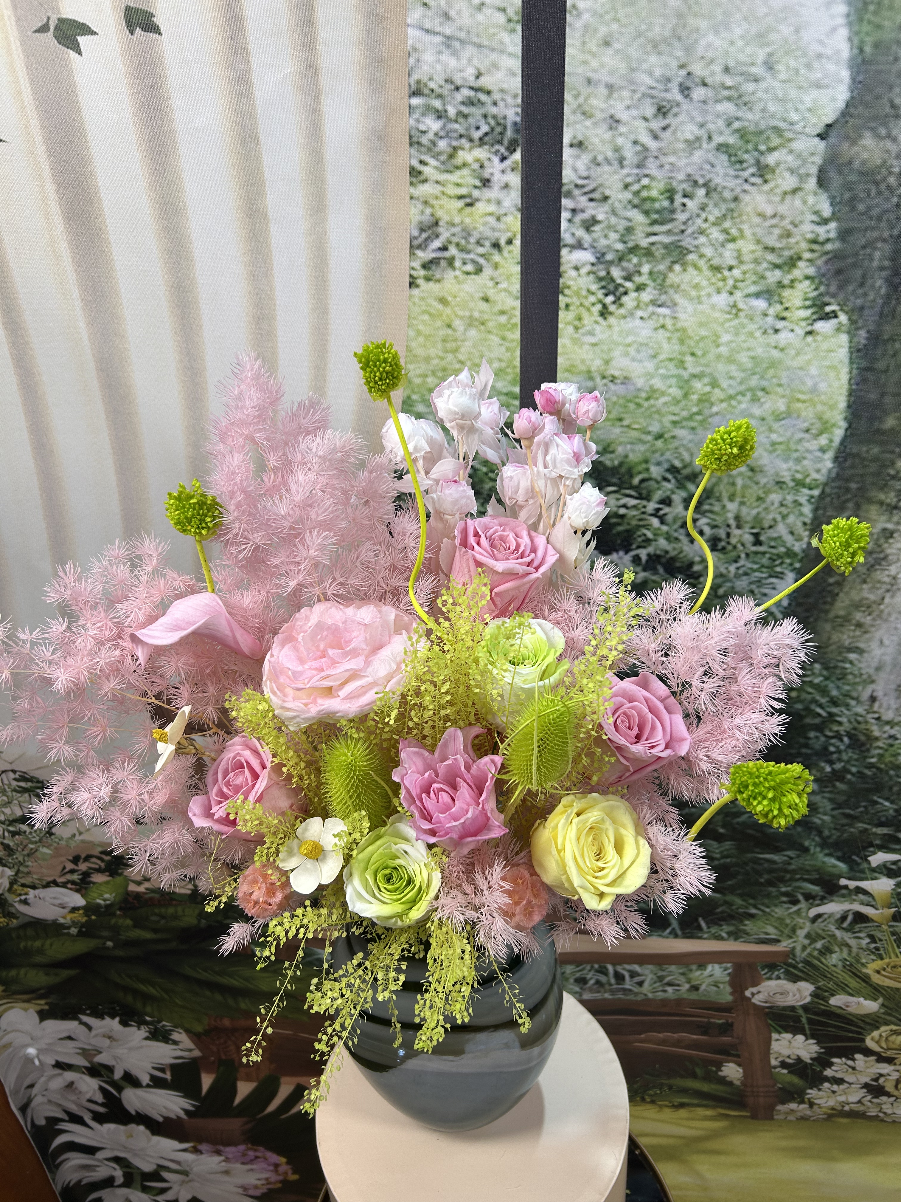 永生的百合、马蹄莲、山茶花湾葱等组成的永生花花束《粉黛绿芽》