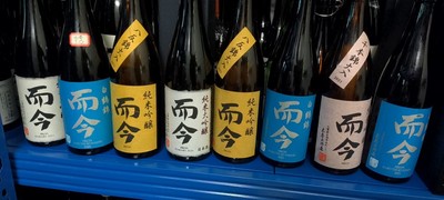 空瓶十四代獭祭清酒居酒屋烧鸟日料店抖音带货背景墙插花绿萝扩香