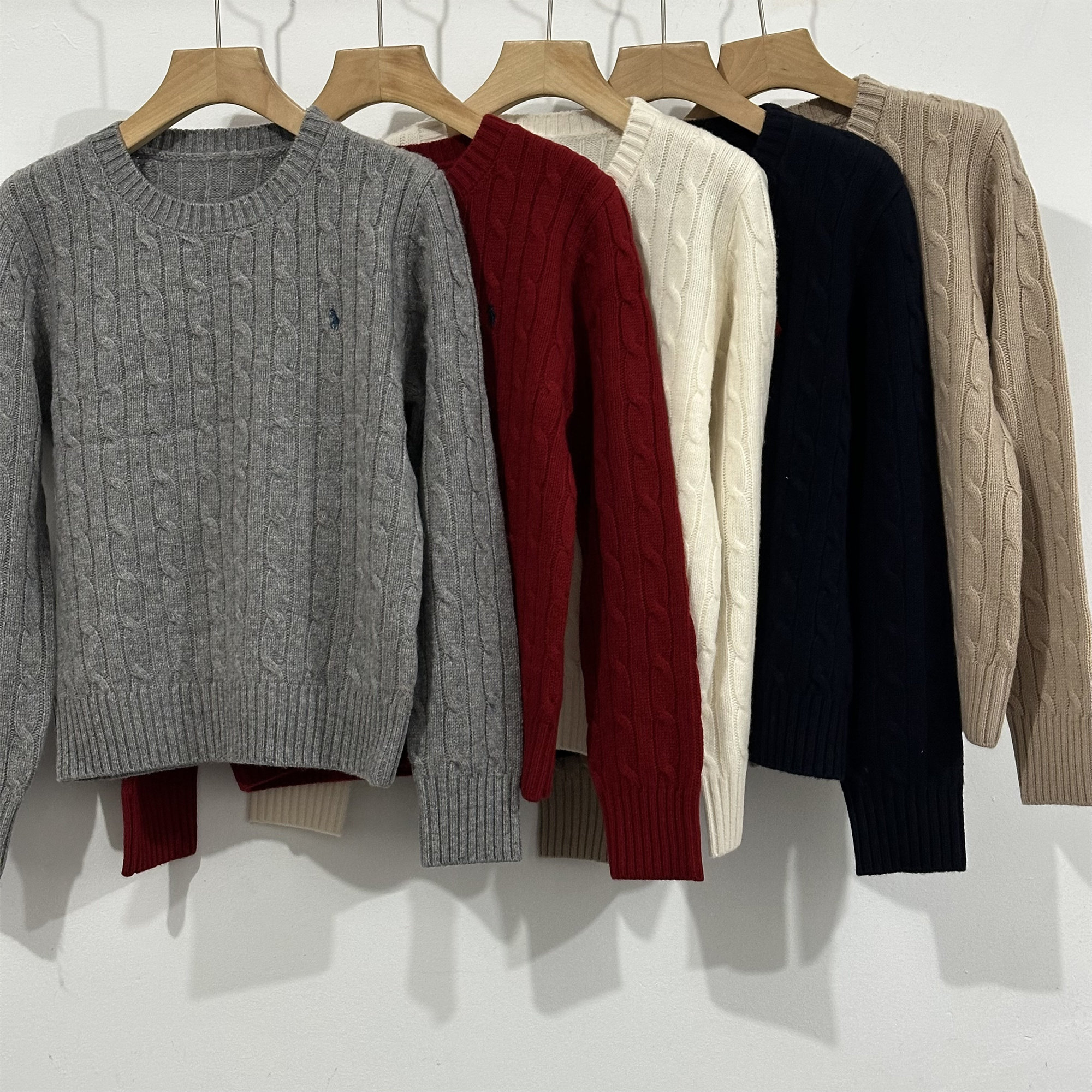 韩代订单款经典小马刺绣麻花羊毛套头毛衣女圆领打底针织衫2025冬