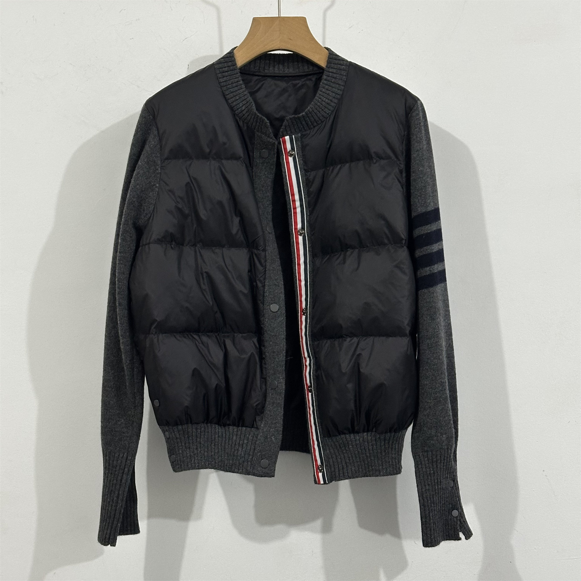 韩代订单款保暖又时尚绵羊毛拼接袖鹅绒服女2025冬轻盈羽绒服外套