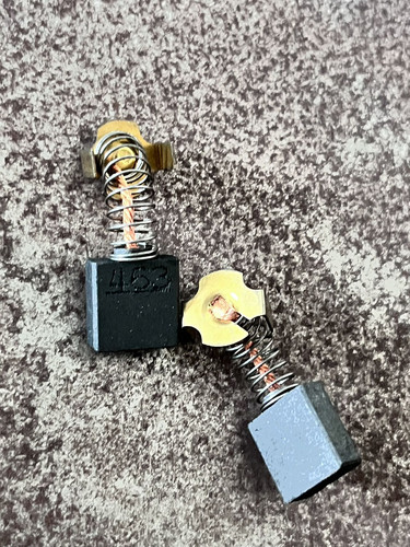 得伟D2400/DW703/713/715/716 DWS709 780 782 DW735碳刷电刷