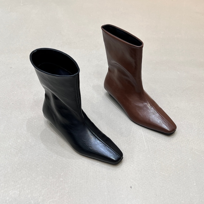 十三行女鞋实拍尖头马丁靴时尚小众显瘦气质时装靴中筒复古风百搭