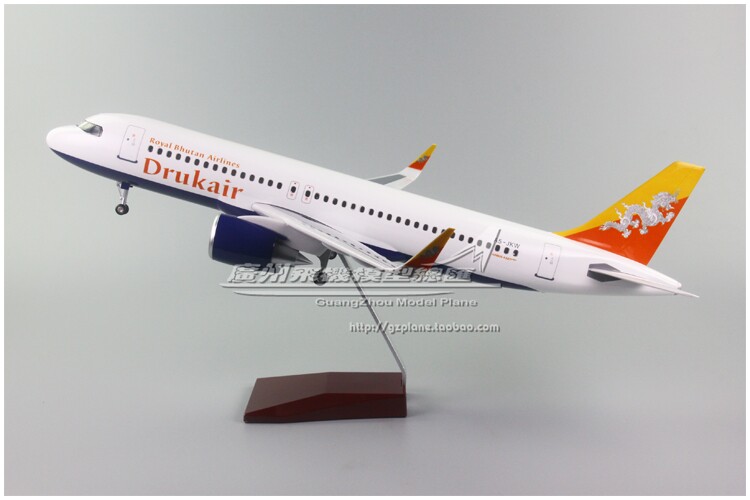 不丹航空空客A320NEO感应LED起落架树脂静态仿真客机飞机模型47cm