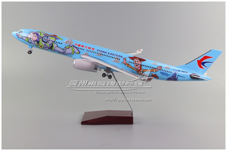 中国东方航空a330感应led灯起落架静态仿真客机47cm飞机模型1:135