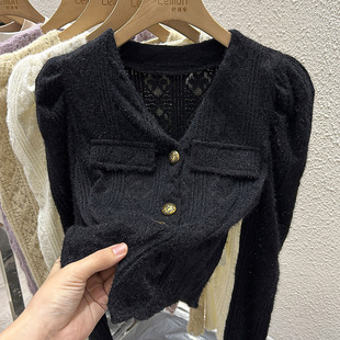 2023秋冬法式V领蕾丝打底衫女泡泡袖内搭设计感小众磨毛短款上衣