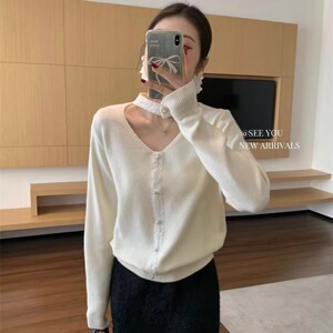 2024秋冬挂脖镂空蕾丝拼接针织衫女长袖内搭打底衫毛衣高级感上衣
